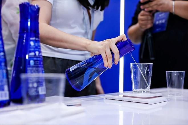 亮以科技本色驱动洗涤行业新消费势能瓦力棋牌双11多平台霸榜背后：蓝月(图3)